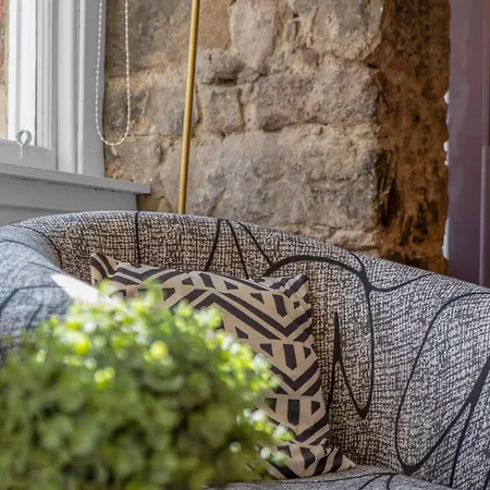 Old Town Romantic Getaway Apartment Edinburgh