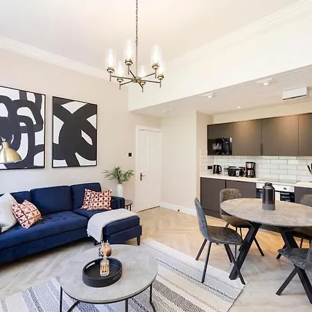 The Heart Of Old Town With Castle Views Apartment Edinburgh