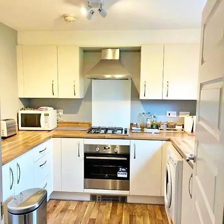 Newbuild - 3 Bedrooms, 2 Baths,5 Mins From Airport Casa de Férias Edimburgo