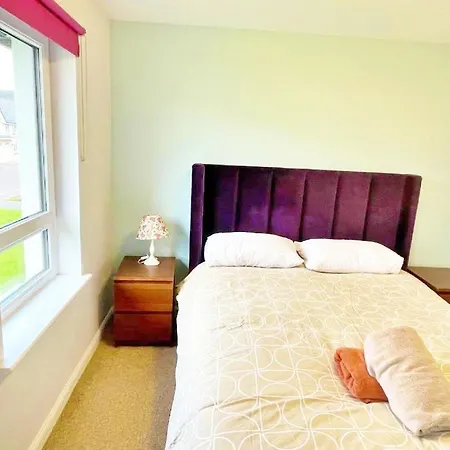 3 Bed House With Parking Near Airport Feriehus Edinburgh
