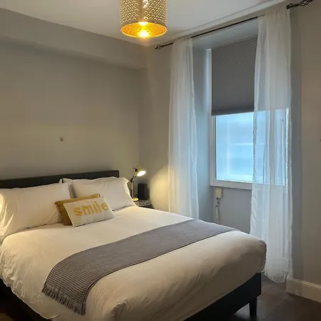 Comfortable One-bedroom Free Parking Space * Эдинбург