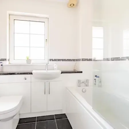 Double Room With Private Bathroom And Parking Homestay Edinburgh