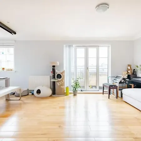 Double Room With Private Bathroom And Parking Edinburgh