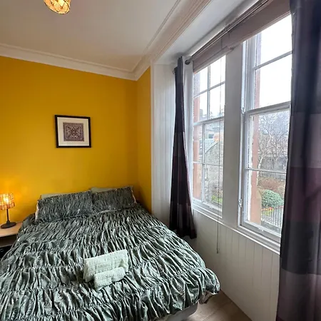 Cosy In Centre , 2 Bedroom1 Bathroom Edinburgh