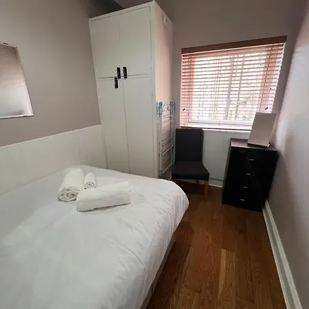 John Knox's On Edinburgh's Royal Mile Daire *