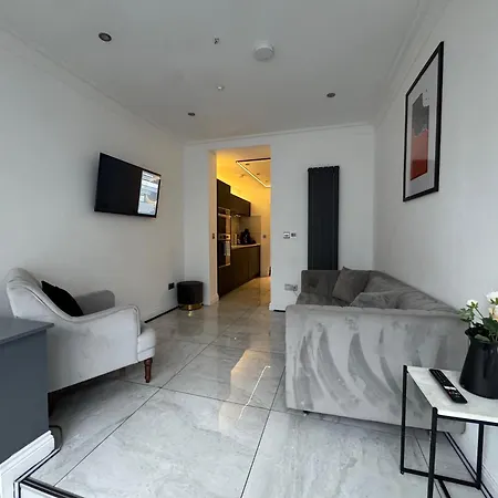 2bedroom & Steam Room!