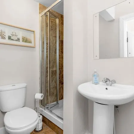 Apartment Free Parking | Centre | Sleeps 9 | 3 Bedrooms