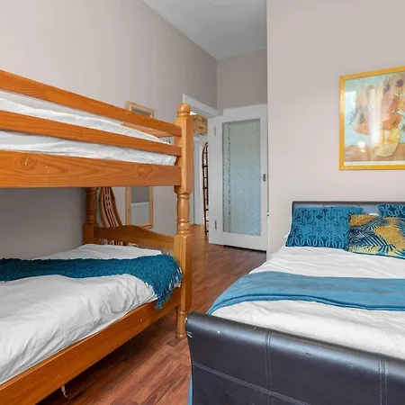 Free Parking | Centre | Sleeps 9 | 3 Bedrooms アパート エディンバラ