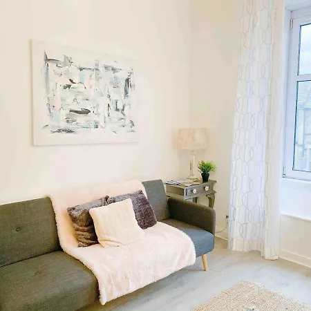Chic Flat Close To Edinburgh, Airport, & Zoo