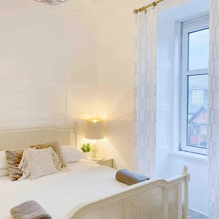 Apartment Chic Flat Close To Edinburgh, Airport, & Zoo