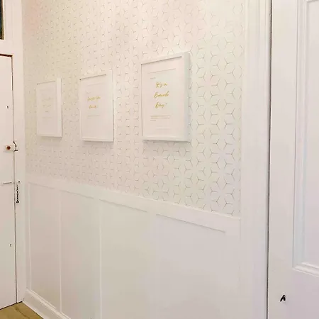 Chic Flat Close To Edinburgh, Airport, & Zoo Edinburgh