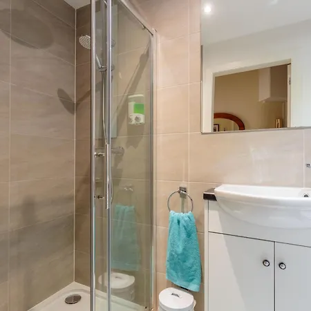 דירה Free Parking - Centre - 2 Bedrooms - Sleeps 6 *