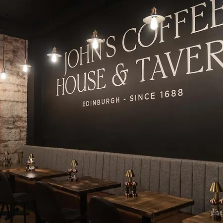 Code Pod - The Court - Hostal Edimburgo