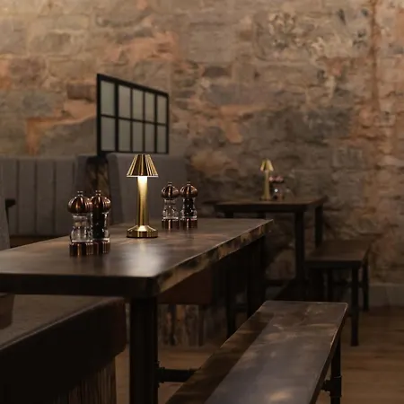 Hostal Code - The Court, *