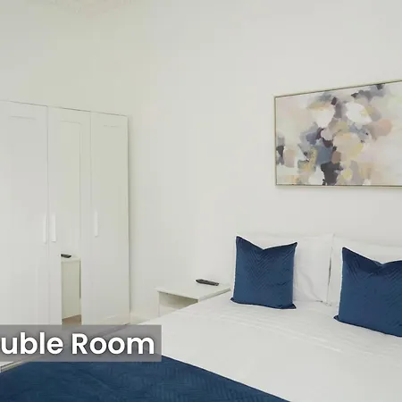 Modern In Haymarket, Centre Apartment