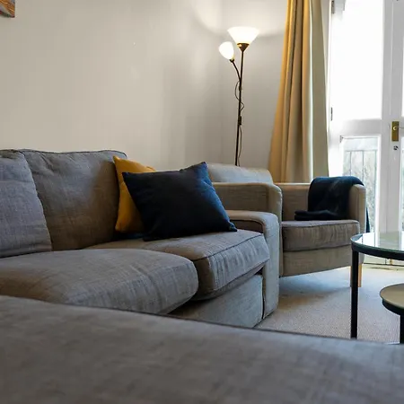 Апартаменты 1 Double In Shared In With Free Parking *