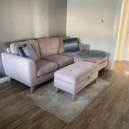 Apartment Break *