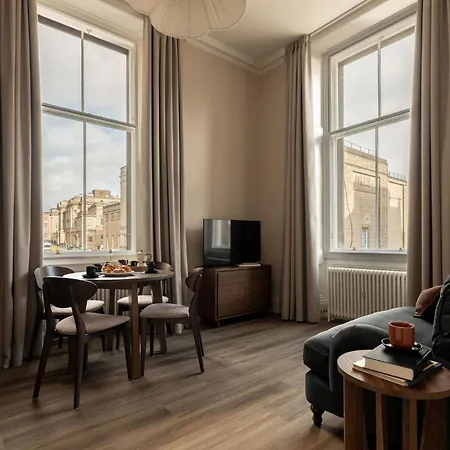 Hotel Moment George Iv Bridge 4*
