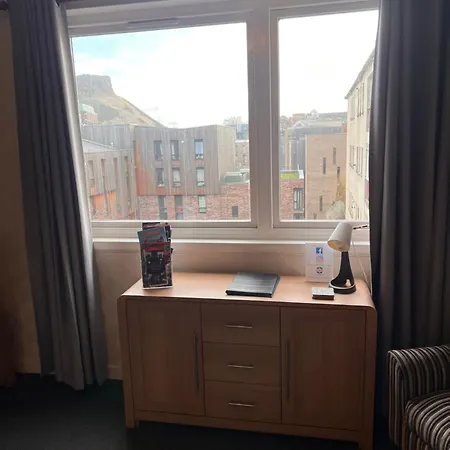 Crags View On The Royal Mile Apartmán *