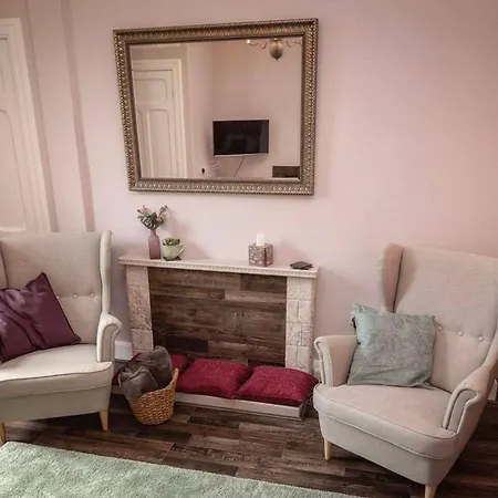 Bright Spacious Centre *