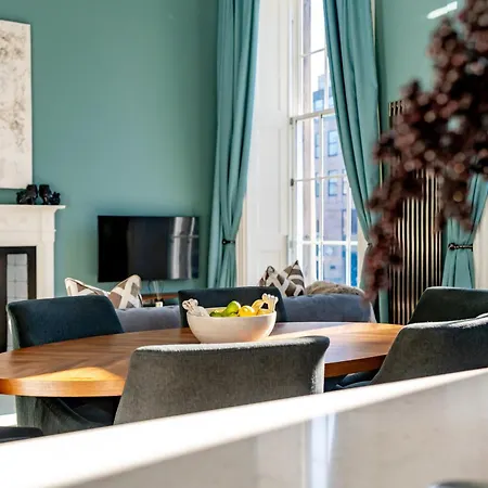 아파트 Dragon Luxury At 8 Albyn Place *
