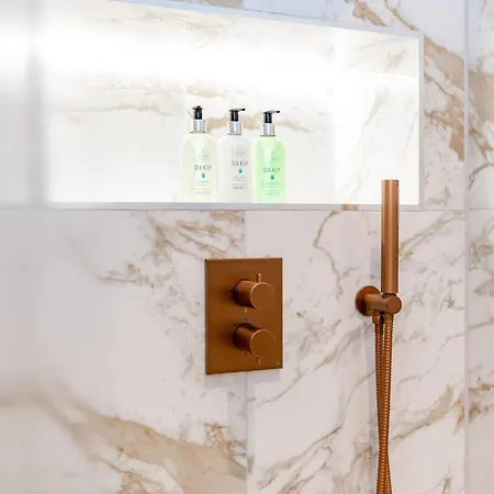 Dragon Luxury At 8 Albyn Place *