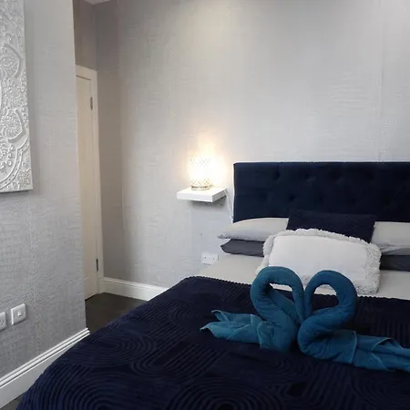 Apartment Convenience, Calm Comfort-- A Stylish One-bedroom Retreat Just 3 Stops From The Heart Of The *