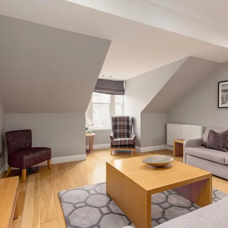 Destiny Scotland - Princes Street Edynburg