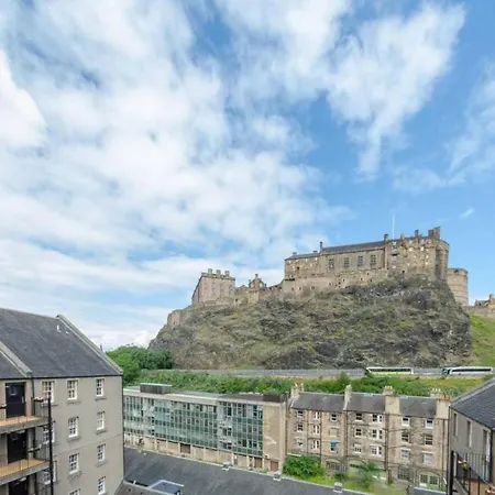 Joivy Warm & Welcoming Flat Near Castle