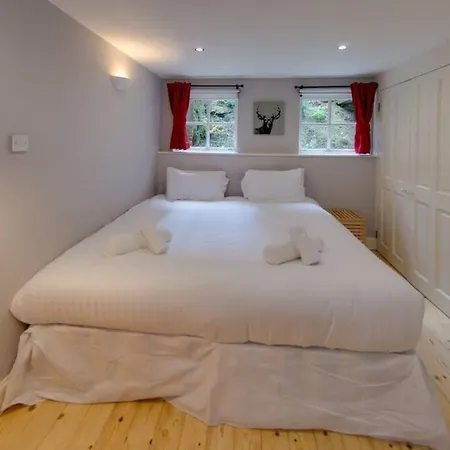 Joivy Warm & Welcoming Flat Near Castle Apartment *