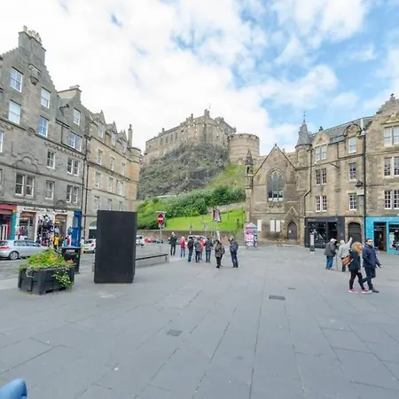 Joivy Warm & Welcoming Flat Near Castle *