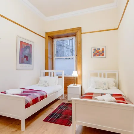 Beautiful Spacious Ground Floor Newington Flat