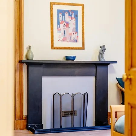 Апартаменты Beautiful Spacious Ground Floor Newington Flat