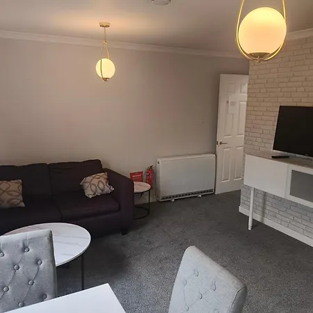 Flat With Double Sized Bed Apartment *