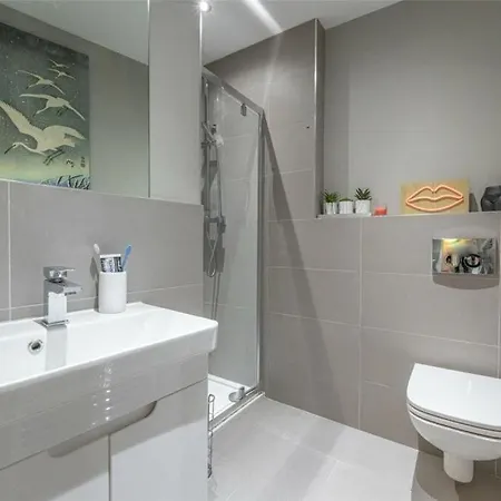 Modern Main Door Flat Center 아파트