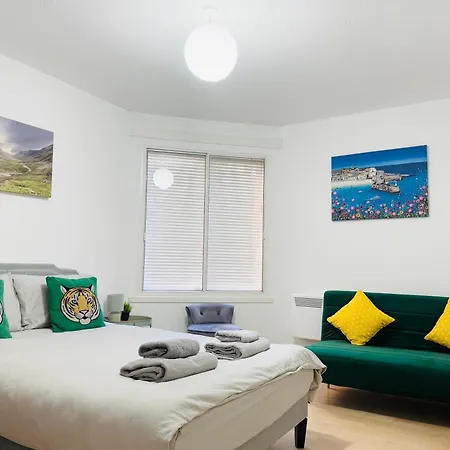 Апартаменты Cozy Flat Near Castle And With Free Private Parking *