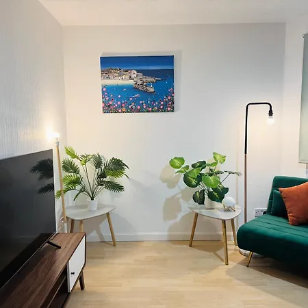 Cozy Flat Near Castle And With Free Private Parking