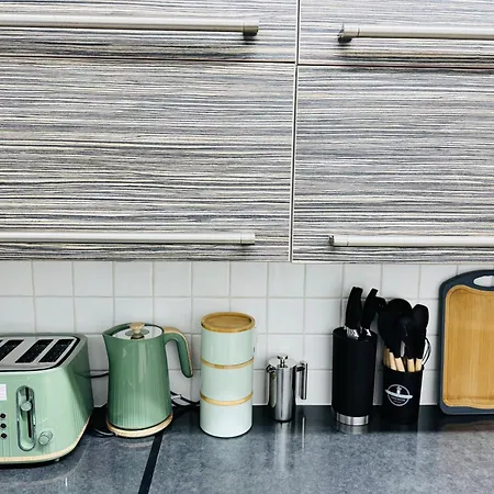 Cozy Flat Near Castle And With Free Private Parking Апартаменты *