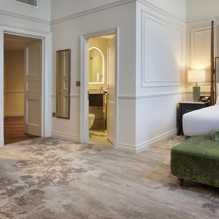מלון The Caledonian Edinburgh, Curio Collection By Hilton 5*