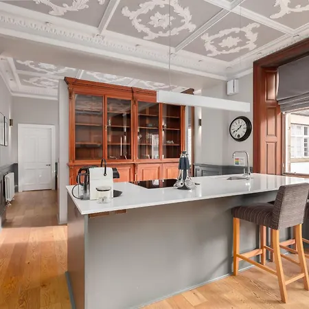 Destiny Scotland - Distillers House * Edinburgh