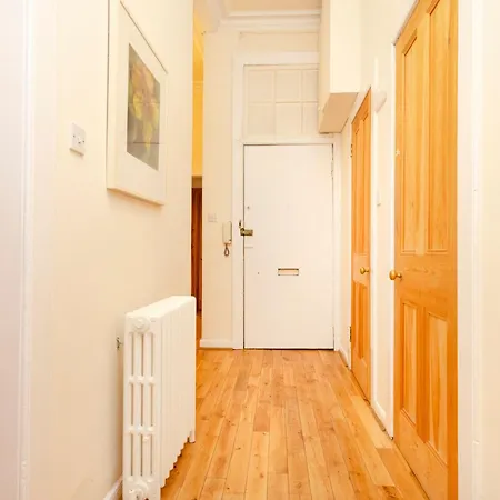 Joivy Charming Flat Near St Giles Edinburg