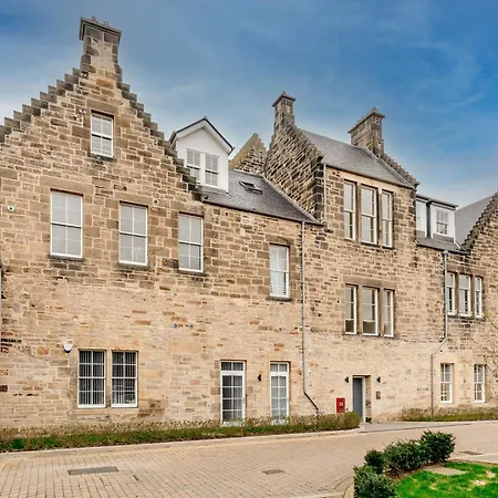 Unique Two Bed In Apartment *