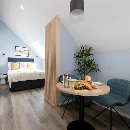Charming Near Holyrood Park & Calton Hill Apartment Edinburgh