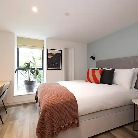 Charming Near Holyrood Park & Calton Hill *