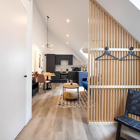 Charming Near Holyrood Park & Calton Hill Apartment