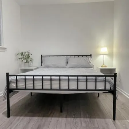 Double In 3 Bedroom House Проживание в семье