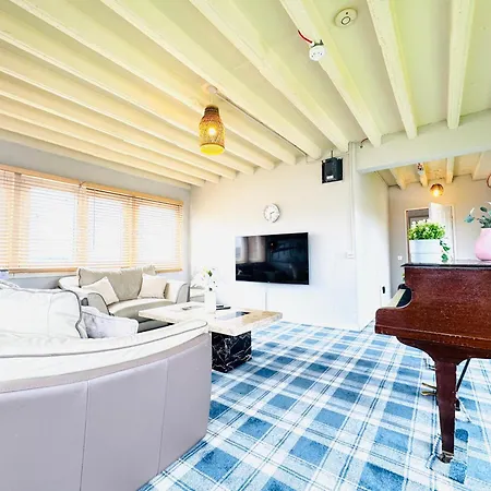 Top Floor Apartment With Castle Views Edinburg