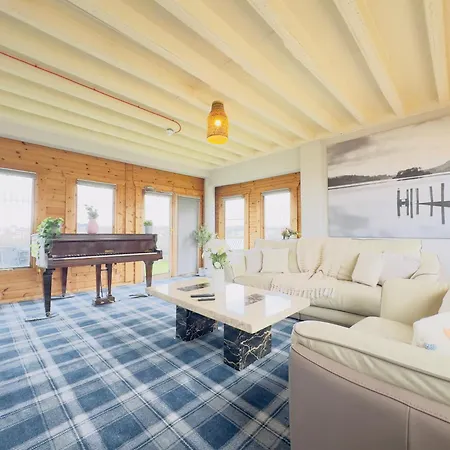 Top Floor Apartment With Castle Views Edinburg