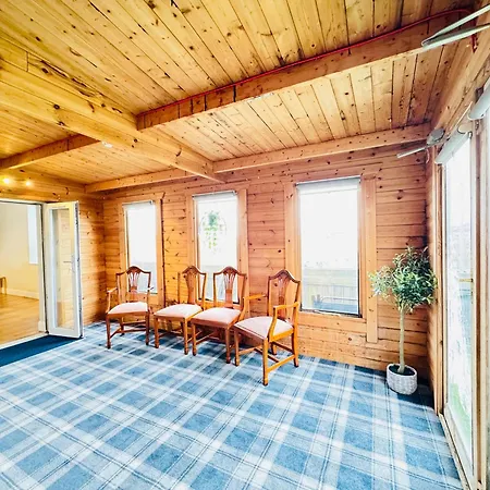 Lägenhet Top Floor Apartment With Castle Views *