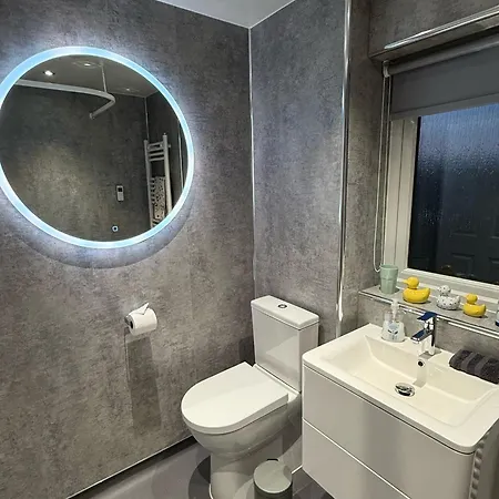 Single With Beautiful Garden منزل للإقامة *